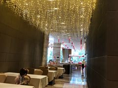 大堂-威珀斯酒店·珀萃美食餐厅 | 海鲜刺身·现烤生蚝·特色烤肉