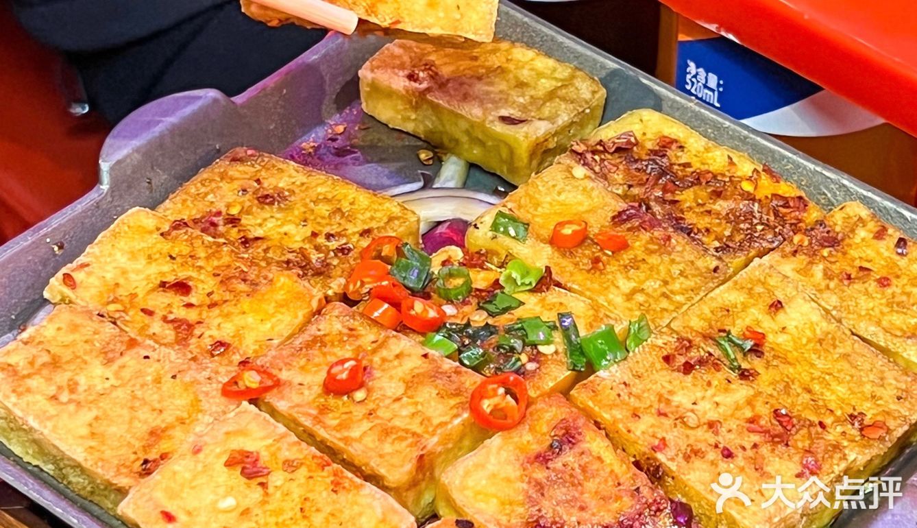 火爆济南的老金烧烤来青岛啦‼️肉串夹饼喷香