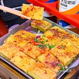 火爆济南的老金烧烤来青岛啦‼️肉串夹饼喷香