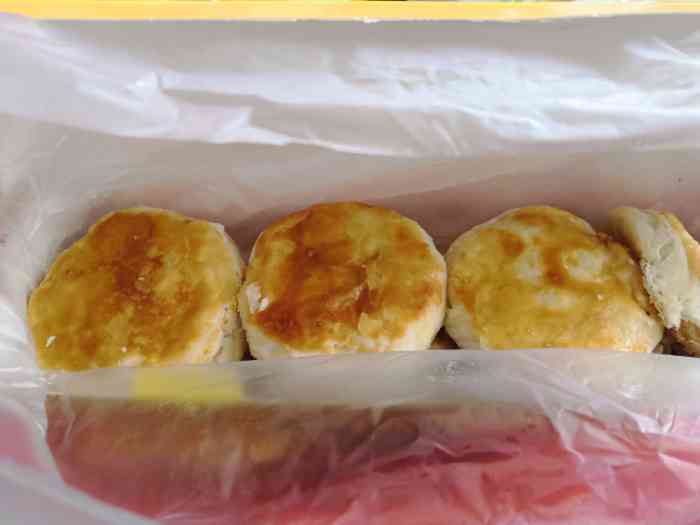 穆记老婆饼(莲花店)-"穆记老婆饼开在莲花二村清洁楼对面,有凤梨.