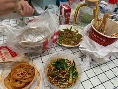 -爆炸头阿姨小四川正宗川味小吃(无任何分店)