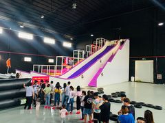 -嘿哟动霸CHUA·新潮玩运动娱乐中心·蹦床滑冰团建乐园