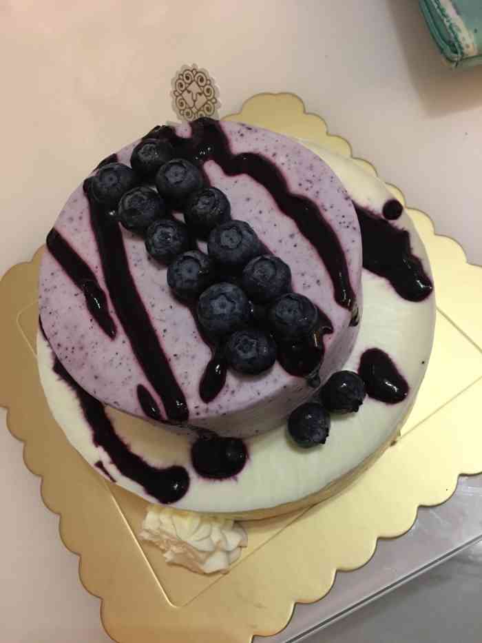 蛋糕味道超棒的!软,香,口感细腻,推荐.