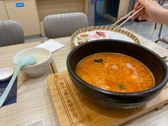 麻辣肥牛米线-花馬肆.云南过桥米线(汉神购物广场现场熬汤店)