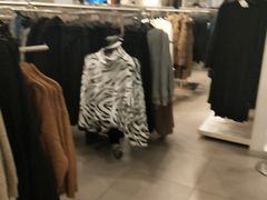 -H&M(鹏欣水游城店)