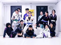 -菠萝格斗巴西柔术训练馆