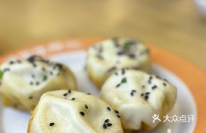 Fresh Meat Shrimp Royal Water Chestnut Pan-Fried Dumplings