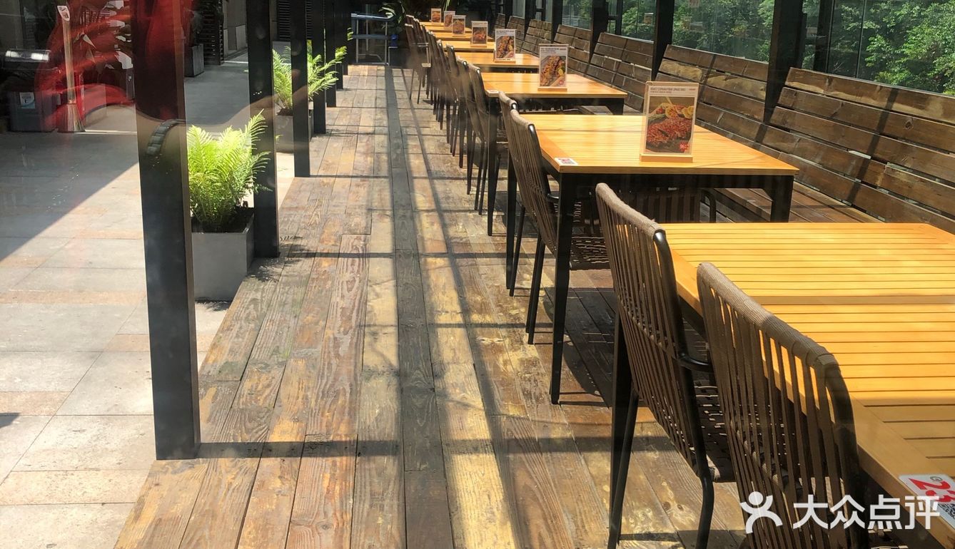 四面皆景,适合情侣、闺蜜聚会。我们点的套餐,搭配合理