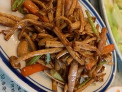 海鲜菇炒猪颈肉-小龍鳳餐室(番禺路店)