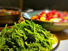 清炒豌豆尖-胡马八破·川菜小馆(高新万达店)