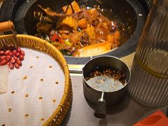 -锅飘飘·东北铁锅炖(雨花客厅店)