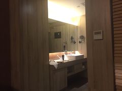 -西安大雁塔科技大学地铁站亚朵酒店