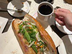 -Bánh Mì Huynh Hoa