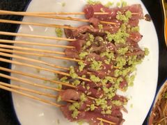 -何妹湿辣牛肉·粤式烧烤砂煲(桂雅路店)