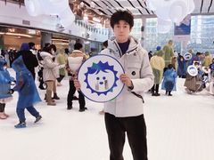 -冰纷万象滑冰场(沈阳万象城店)
