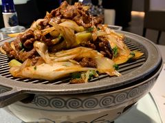 经典葱爆小羔羊肉-悦融·京鲁菜·露台花园(安定门店)