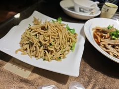 -东口码头·烧鸽子·鱼头泡饼·地方菜(金鹰悦城店)