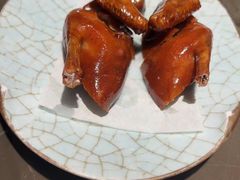 脆皮乳鸽-新荣记(BFC外滩金融中心店)