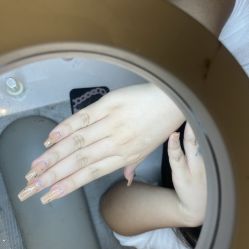 -容容美睫护肤中心