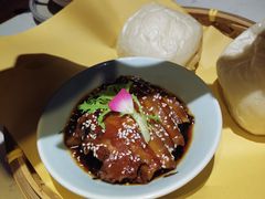 酒酿馒头配扣肉-卯时·龙光雅宴·精致锡帮菜(惠山古镇店)