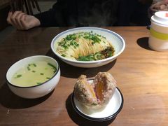 咸蛋黄狮子头-十面春风·江南面馆(崇宁路店)