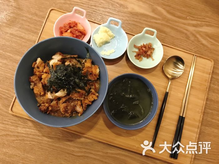 蛋黄酱炸鸡盖饭