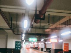 -证大·大拇指广场-地面停车场