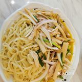 富有新疆民族特色。点了鸡肉炒米粉