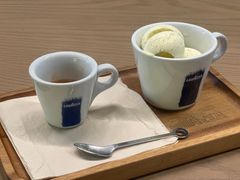 Espresso&nbsp;➕意式香草味冰淇淋-LAVAZZA拉瓦萨咖啡(仁恒梦中心店)