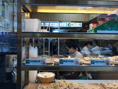 面包甜点陈列柜-袁记云饺(鼓楼店)