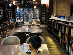 -钟书阁(松江泰晤士小镇店)