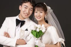 -伯爵婚纱摄影(光谷店)