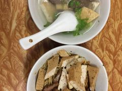-松树干拌面店