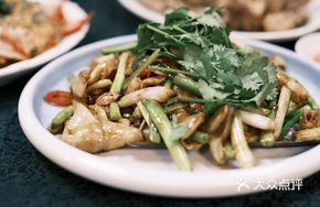 Sautéed Clams with Ginger and Scallions