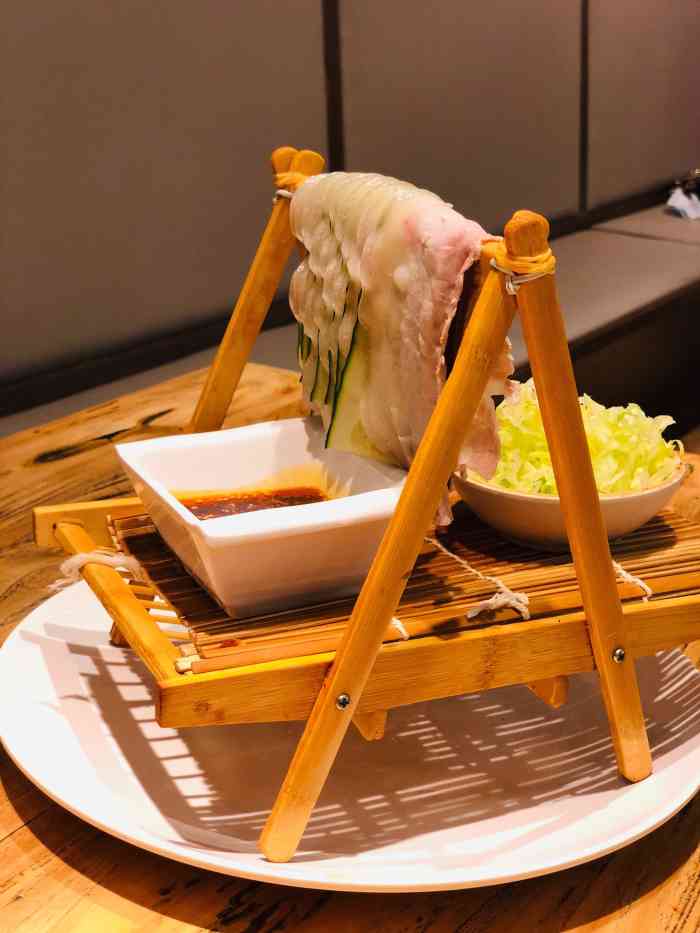 巴国布衣(龙湖虹桥天街店)-"菜品很好吃啊,服务也好,就是人不是很多!