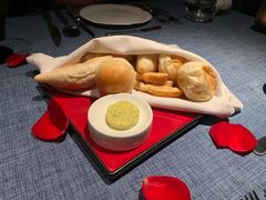 -弦月窗LUNETTE BY AMANDA(复兴路店)