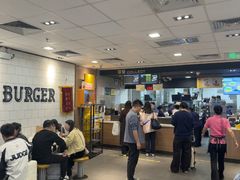 -麦当劳(上海虹桥站30B检票口楼上)