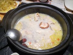 -洪氏嗨捞·广东猪肚鸡·椰子鸡火锅(西咸万象城店)