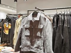 -URBAN REVIVO(高德置地广场·春广场店)