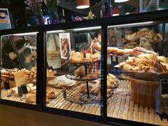 面包甜点陈列柜-Dough&Joe团憩(瑞虹天地月亮湾店)