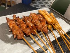 -何妹湿辣牛肉·粤式烧烤砂煲(桂雅路店)
