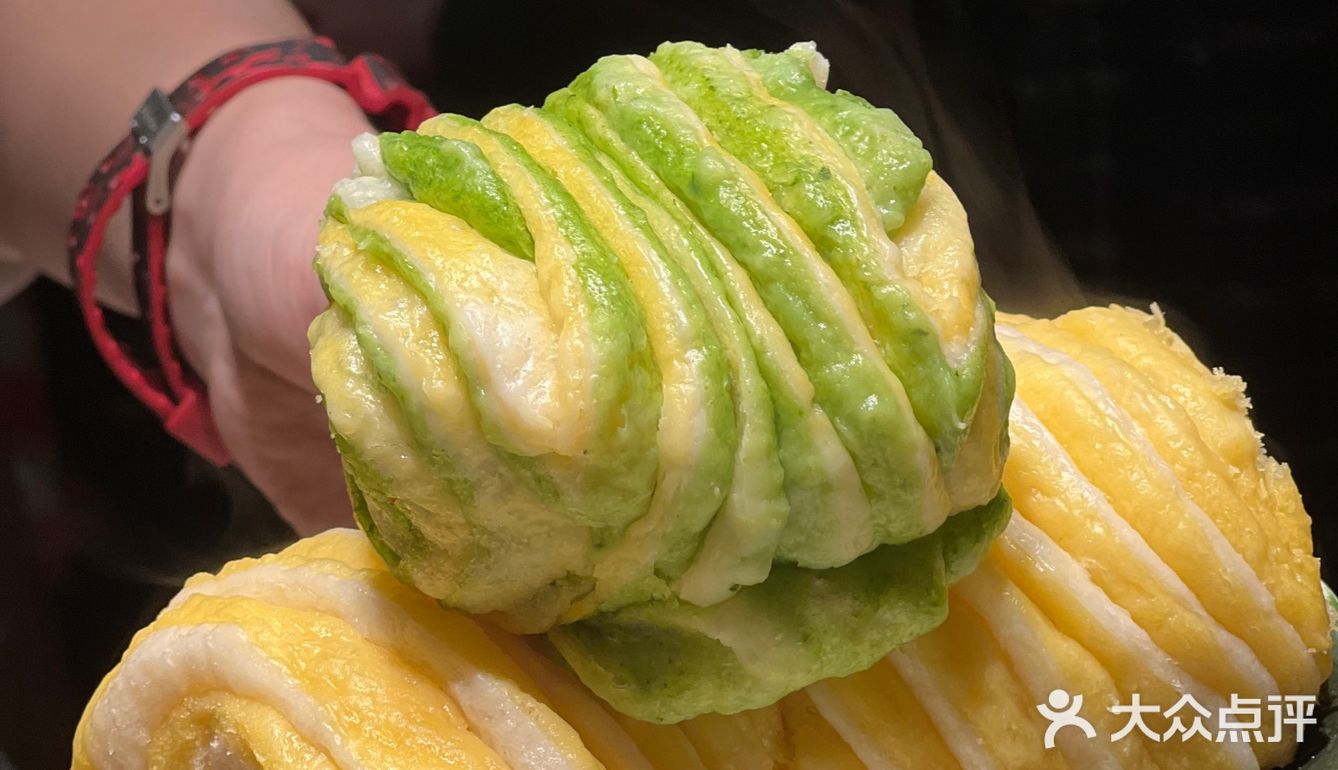 北京探店|这里的酱肘子好香，吃着好过瘾！