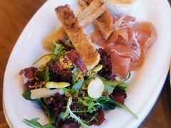 焗布里芝士配蚕豆和帕尔马火腿-PIZZA BIANCA(万象城店)