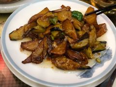 地三鲜-东北哈尔滨酱骨头馆房掌柜铁锅炖