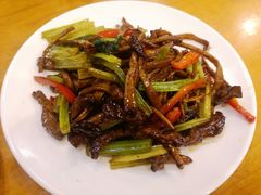 茶树菇炒牛柳-牧羊餐厅