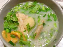 -洪氏嗨捞·广东猪肚鸡·椰子鸡火锅(西咸万象城店)