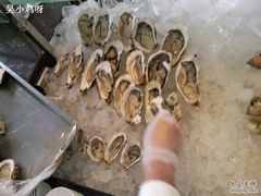 厨师正在摆生蚝-昆山琶拉帝诗酒店·河畔咖啡厅Riverside Cafe