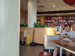-麦当劳(展览路店)