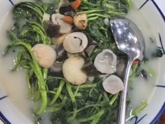 -明本湛江鸡•海鲜小厨(陈家祠店)