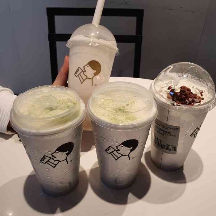 打分    /人 芝芝绿妍好喝滴,这应该是喜茶最便宜的奶茶了